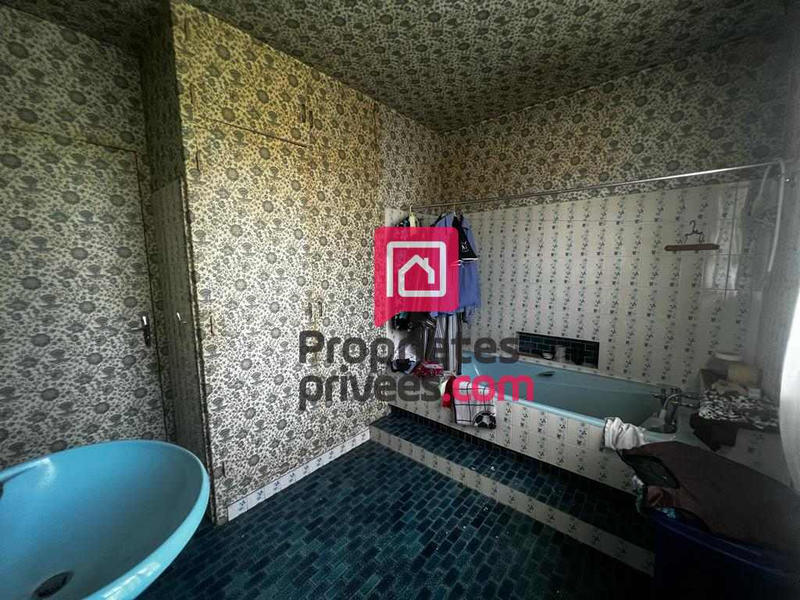 Maison - 205 m² - 8 pièces