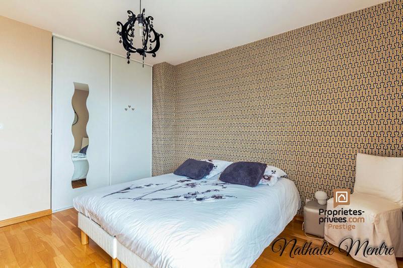 Maison - 250 m² - 7 pièces