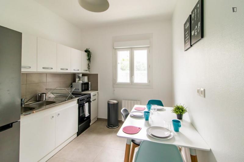 Chambre - 10 m² - 4 pièces