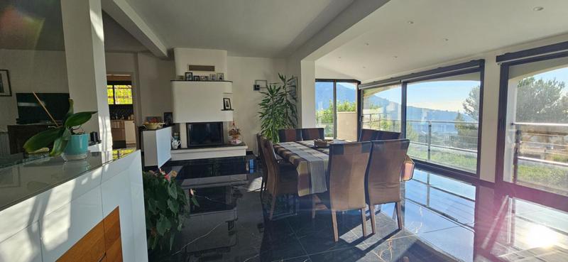 Maison - 143 m² - 6 pièces