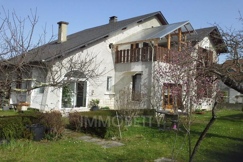 Maison - 210 m² - 8 pièces