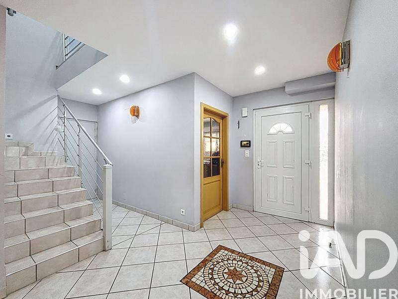 Maison - 204 m² - 7 pièces