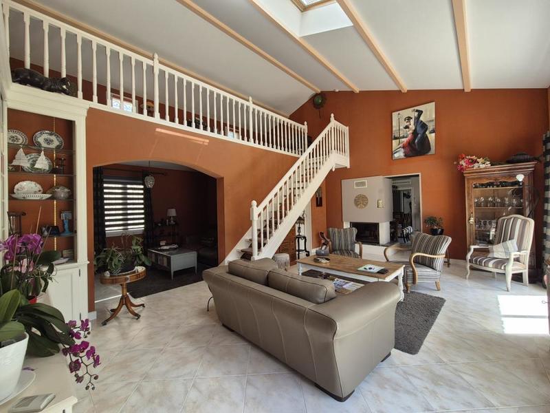 Maison en pierre - 231 m² - 9 pièces