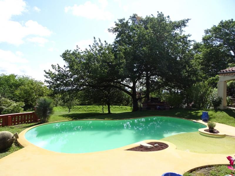 Villa - 233 m² - 9 pièces