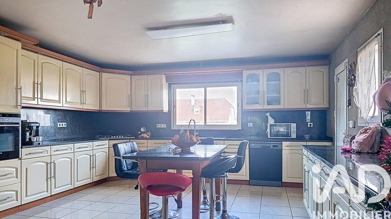 Maison - 250 m² - 7 pièces