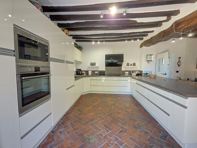 Maison - 261 m² - 11 pièces