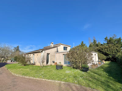 Maison - 235 m² - 7 pièces