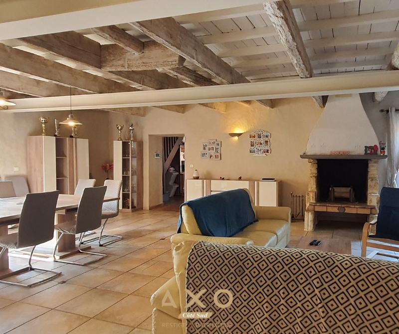 Mas - 1 000 m² - 14 pièces