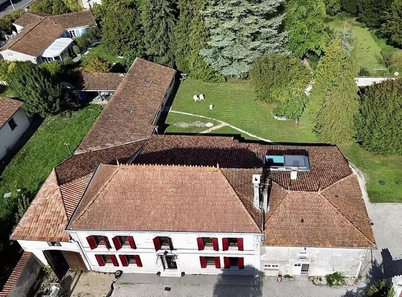 Maison - 439 m² - 11 pièces