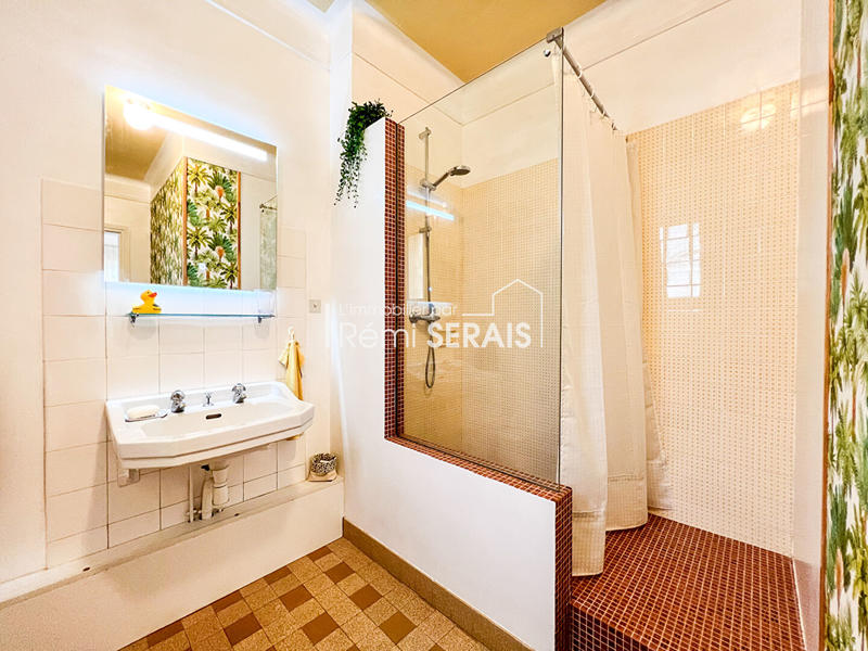 Maison - 248 m² - 9 pièces