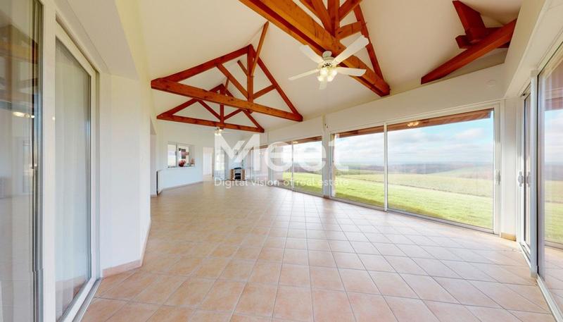 Maison - 300 m² - 8 pièces