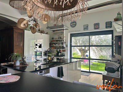 Maison - 410 m² - 9 pièces