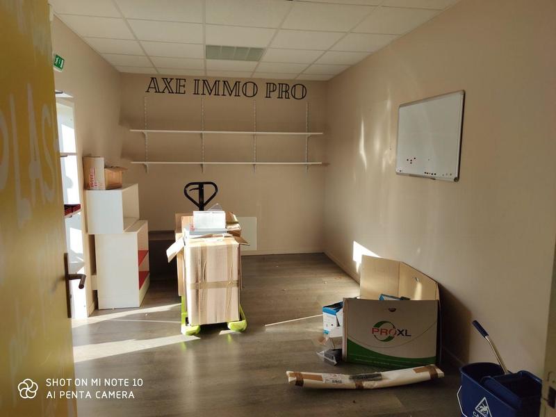 Local commercial - 1 854 m² - 5 pièces