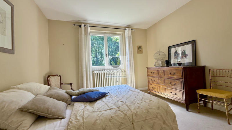 Maison - 230 m² - 9 pièces