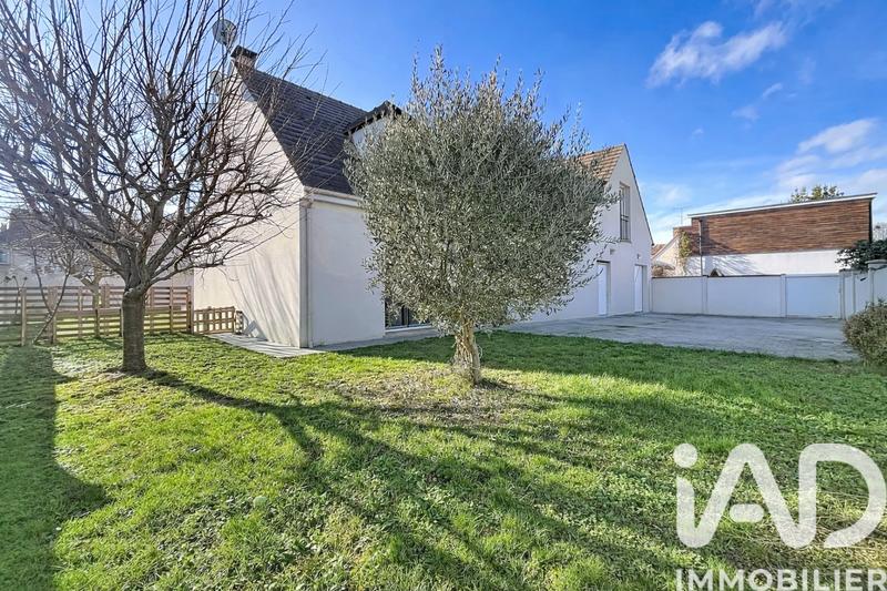 Maison - 242 m² - 10 pièces