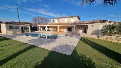 Propriété - 250 m² - 7 pièces