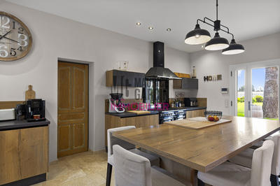 Maison - 204 m² - 7 pièces