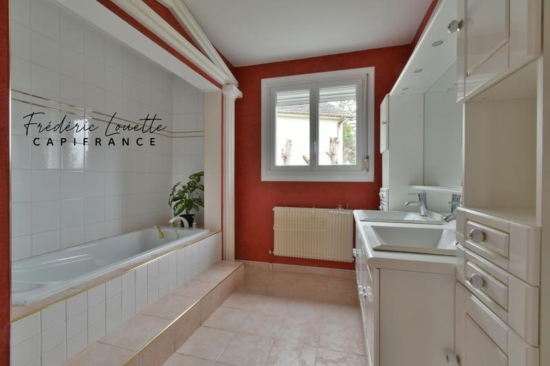 Maison - 217 m² - 8 pièces