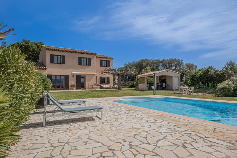 Maison - 180 m² - 8 pièces