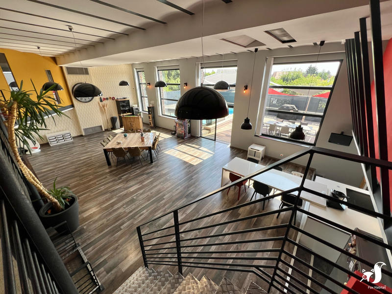 Maison - 300 m² - 8 pièces