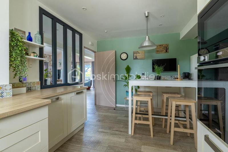 Maison - 181 m² - 7 pièces