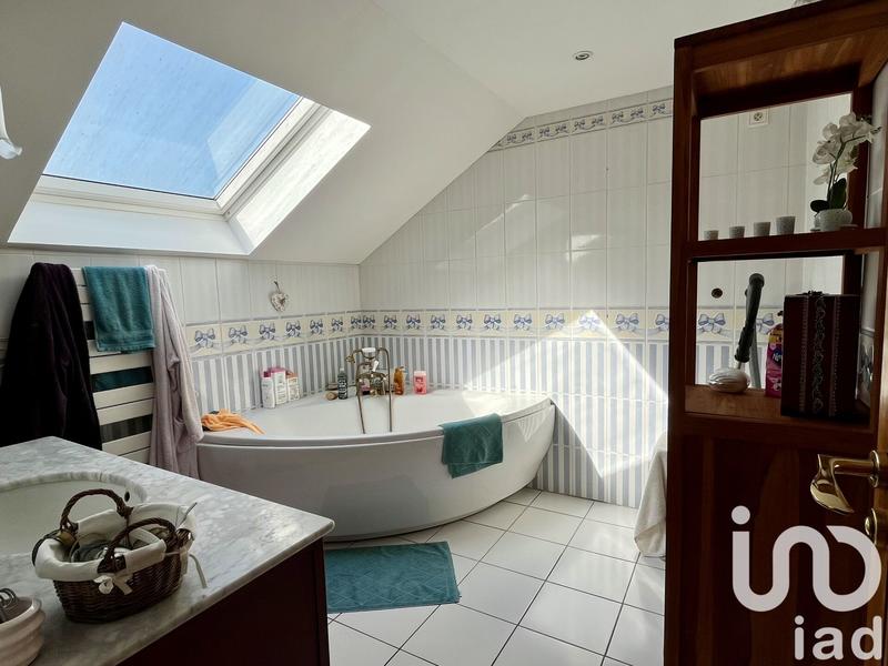 Maison - 182 m² - 7 pièces