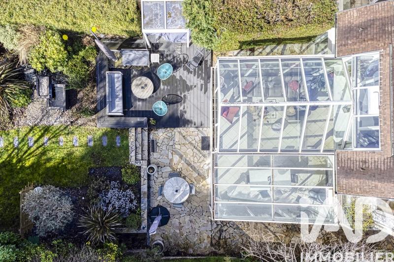 Maison - 250 m² - 8 pièces