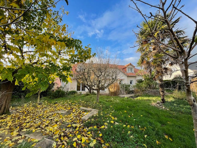 Maison - 215 m² - 7 pièces