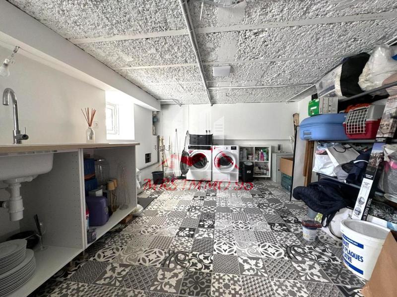 Propriété - 179 m² - 6 pièces