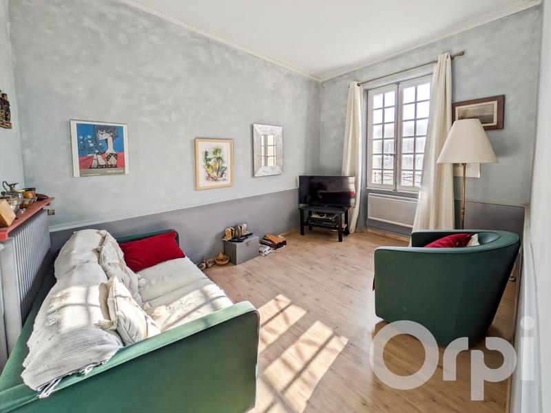 Maison - 285 m² - 9 pièces