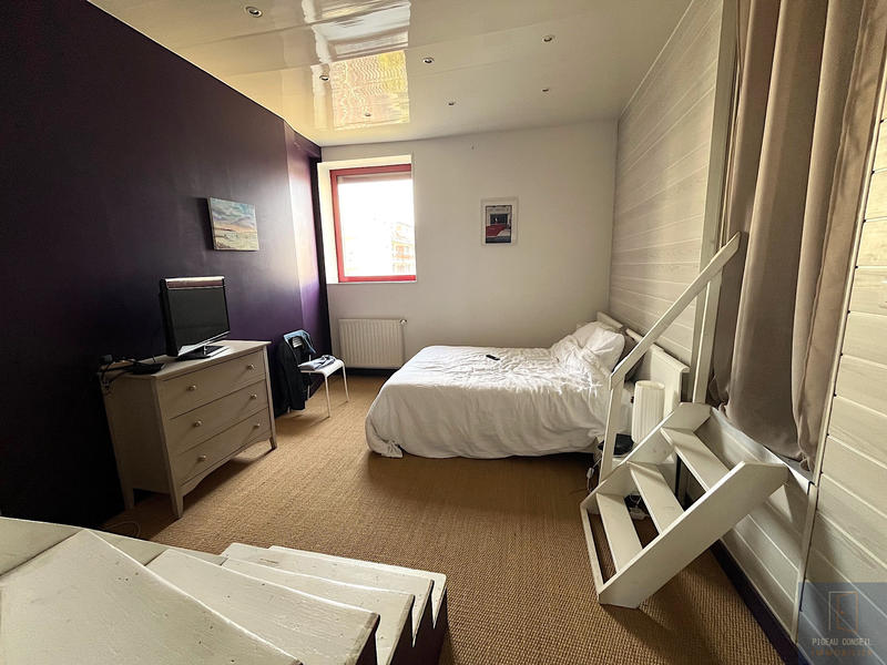 Maison - 260 m² - 7 pièces