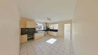 Maison - 180 m² - 7 pièces