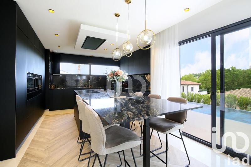 Maison de maîtres - 225 m² - 6 pièces