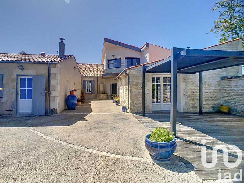 Maison - 223 m² - 6 pièces