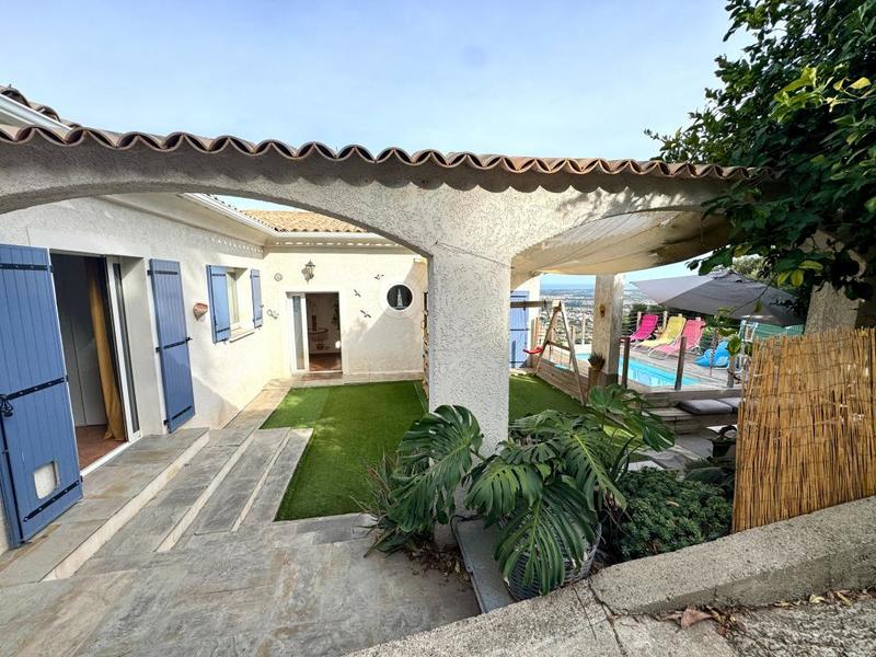 Maison - 213 m² - 7 pièces