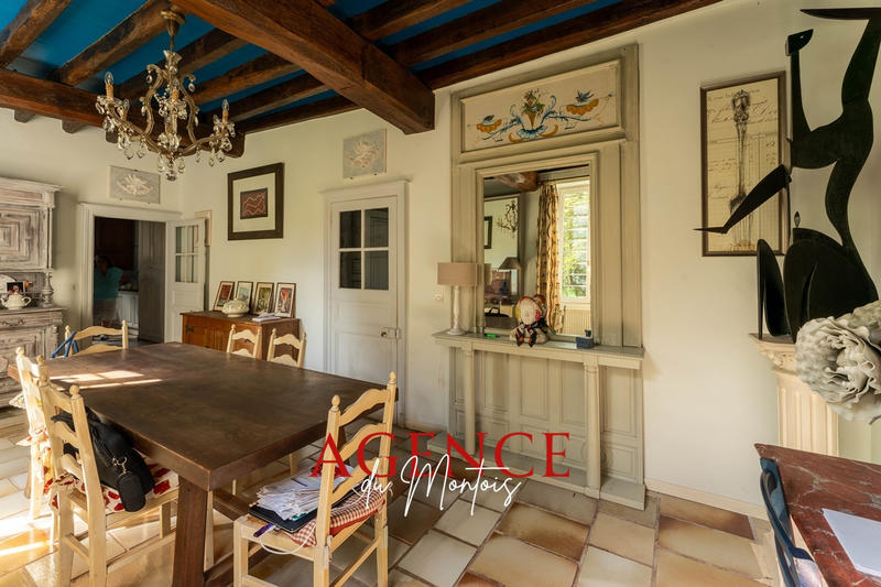 Propriété - 230 m² - 6 pièces