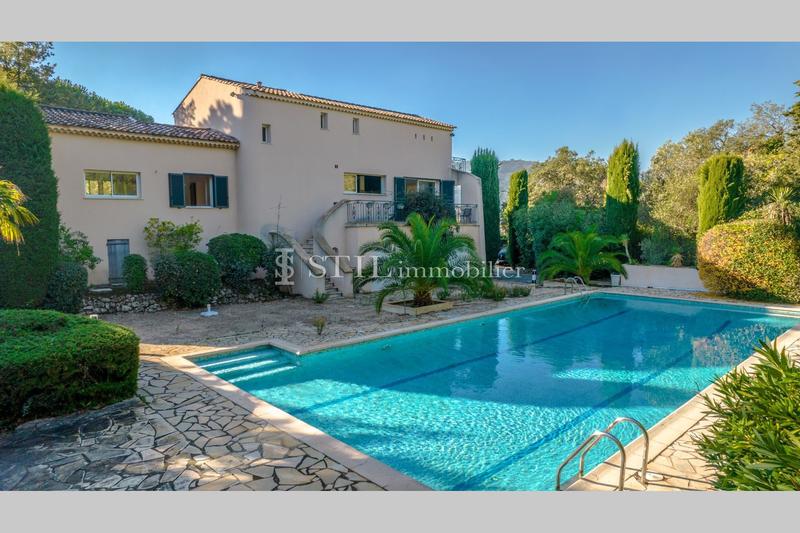 Villa - 300 m² - 6 pièces