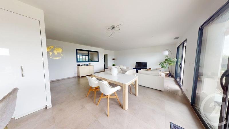 Maison - 128 m² - 5 pièces