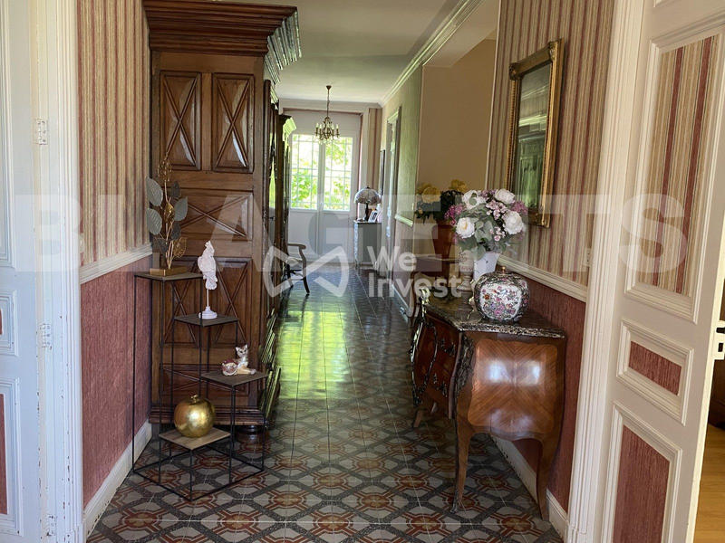 Maison - 273 m² - 8 pièces