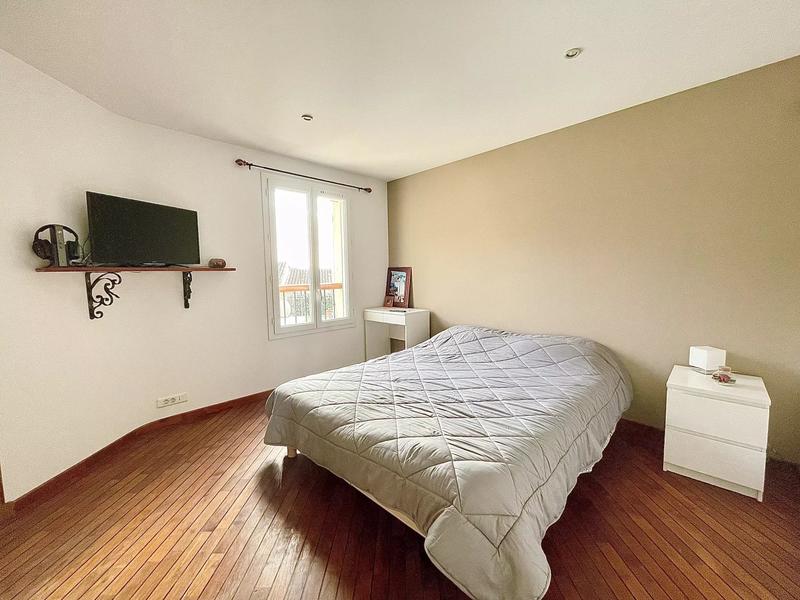 Maison - 211 m² - 8 pièces