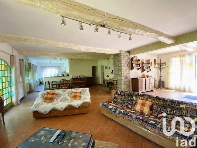 Maison - 239 m² - 9 pièces