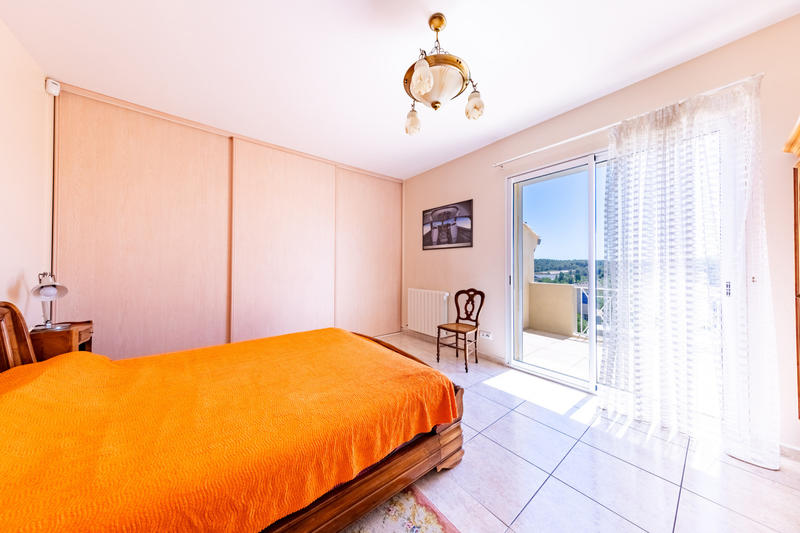 Maison - 240 m² - 7 pièces