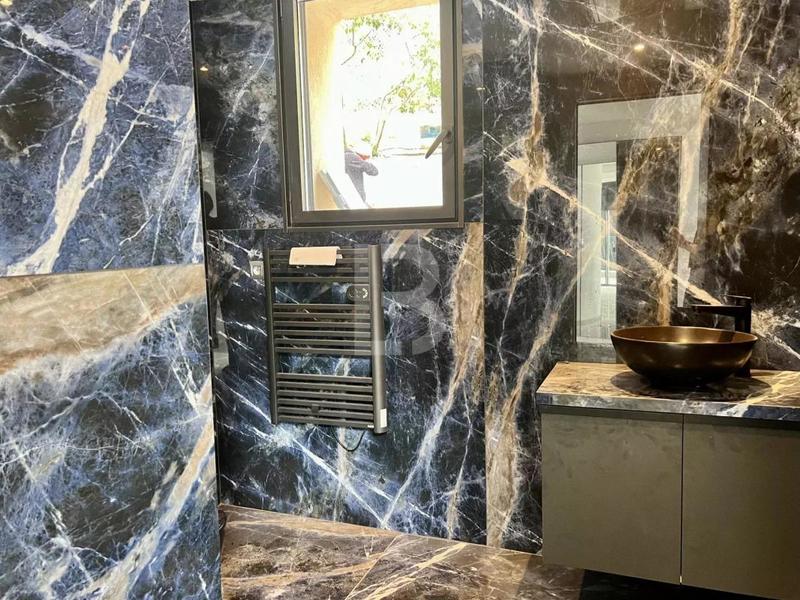 Maison - 360 m² - 10 pièces