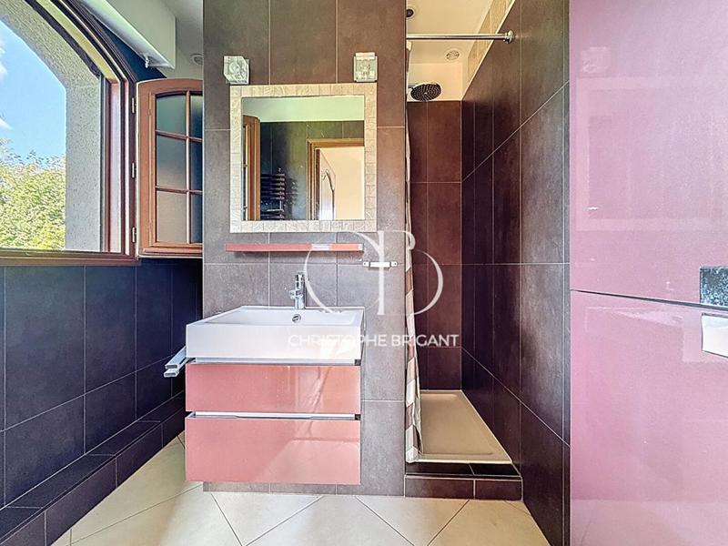 Maison - 200 m² - 8 pièces