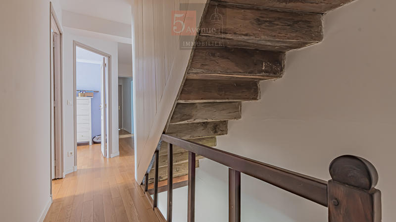 Maison - 236 m² - 7 pièces