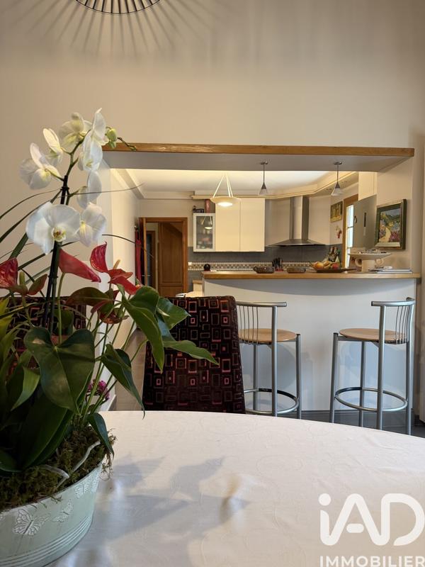 Maison - 245 m² - 9 pièces