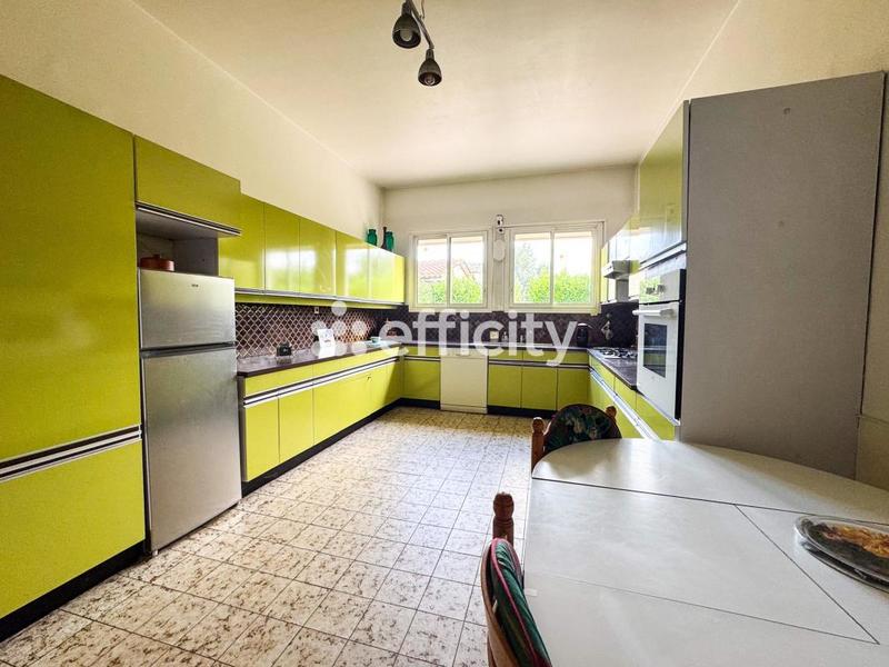 Maison - 280 m² - 7 pièces