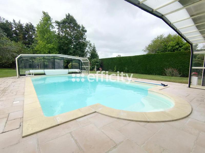 Maison - 232 m² - 11 pièces