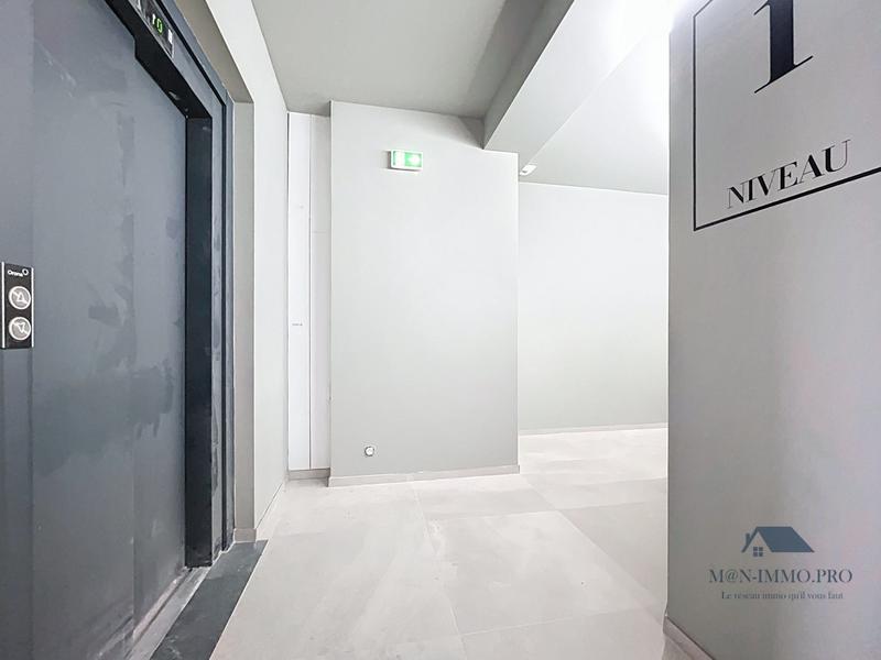 Bureau - 100 m² - 1 pièce