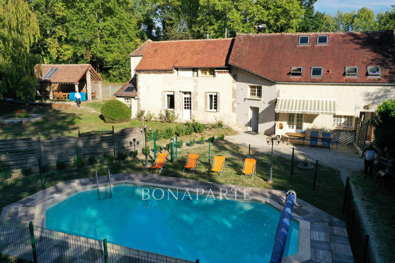 Maison - 1 140 m² - 35 pièces